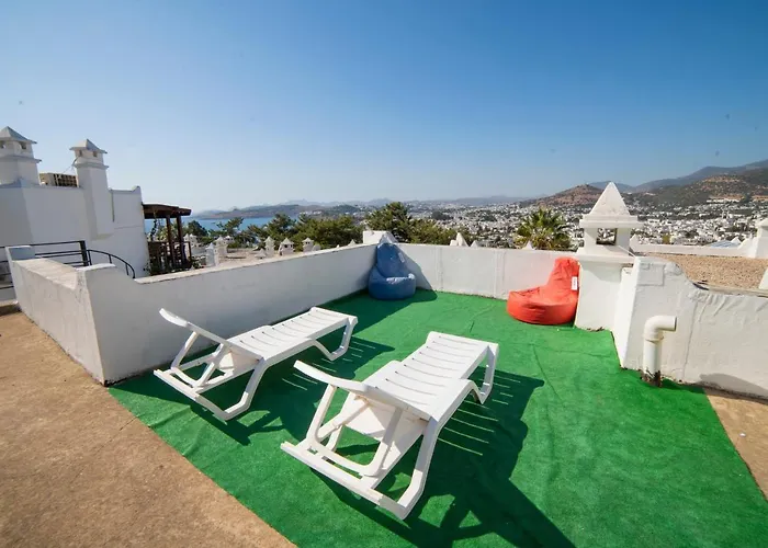 Terasi Deniz Manzarali, Denize Yakin Tum Ev Villa Bodrum